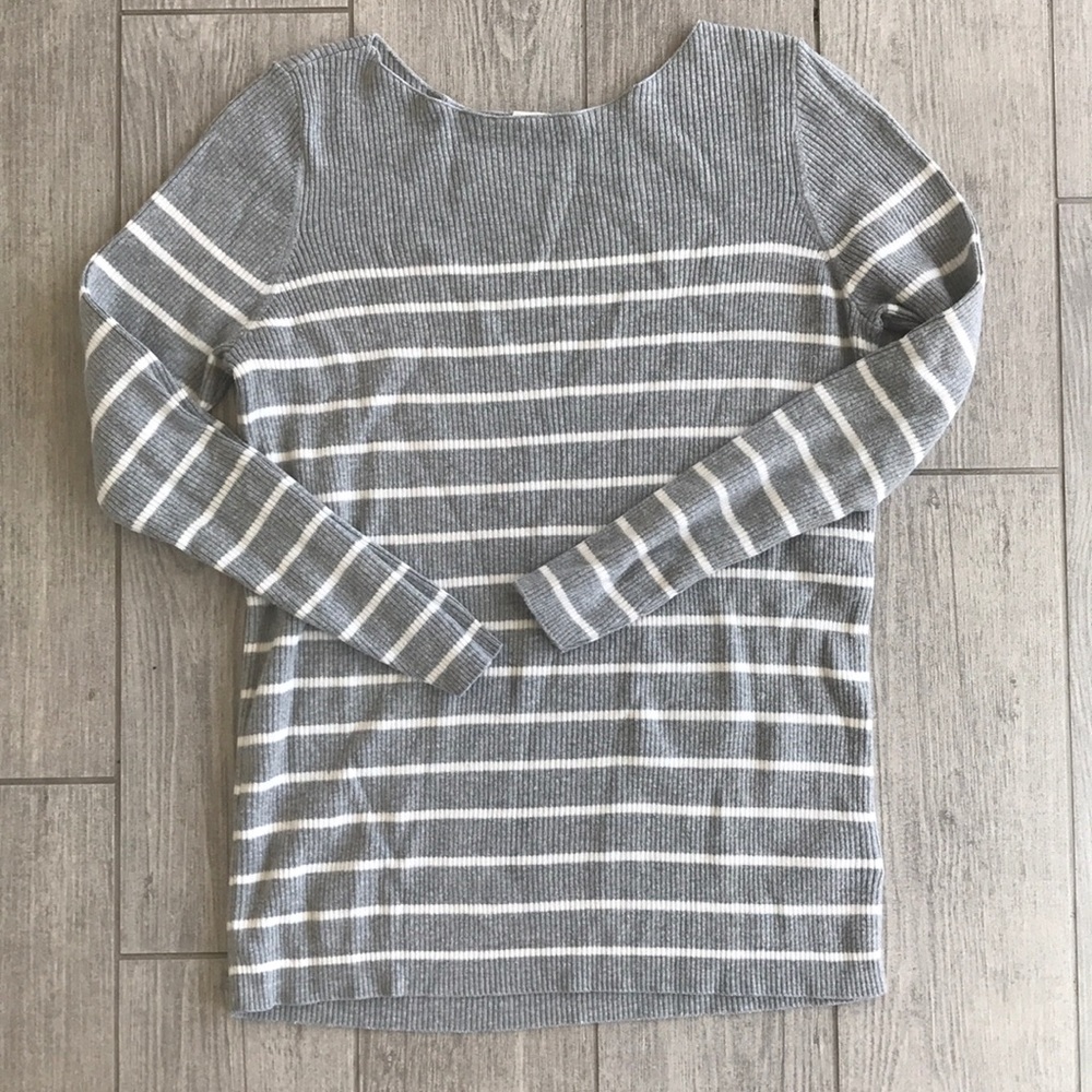 👋🏽💓 GAP Striped Sweater